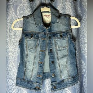Mossimo Denim Vest Size Small Button Front Jean Jacket Sleeveless Light Wash